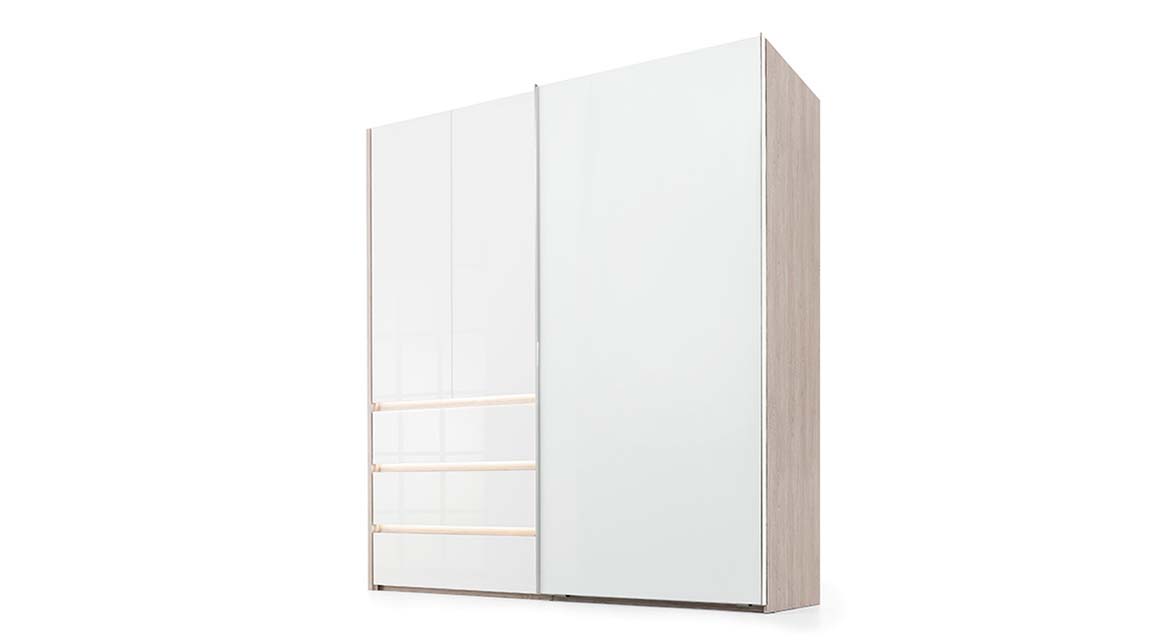 armoire en bois blanc